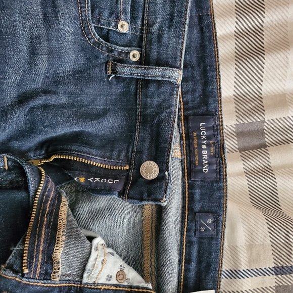 BCBGMaxAzria Pants - Gently used jeans BCBGMAXAZRIA 👖and 3 more 4all